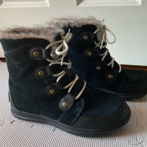 Sorel Women's Explorer Joan Boot. 
Black/Stone. Size 10. Very warm and like new!